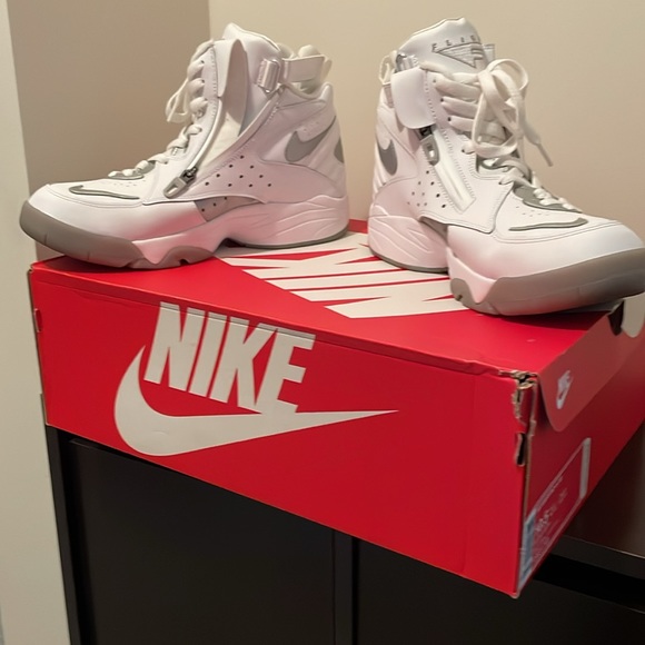 Nike Air Maestro II LTD Shoes - Picture 4 of 16